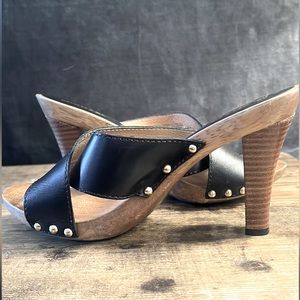 Michael Michael Kors slide pump. Leather stud drtail. Size 7